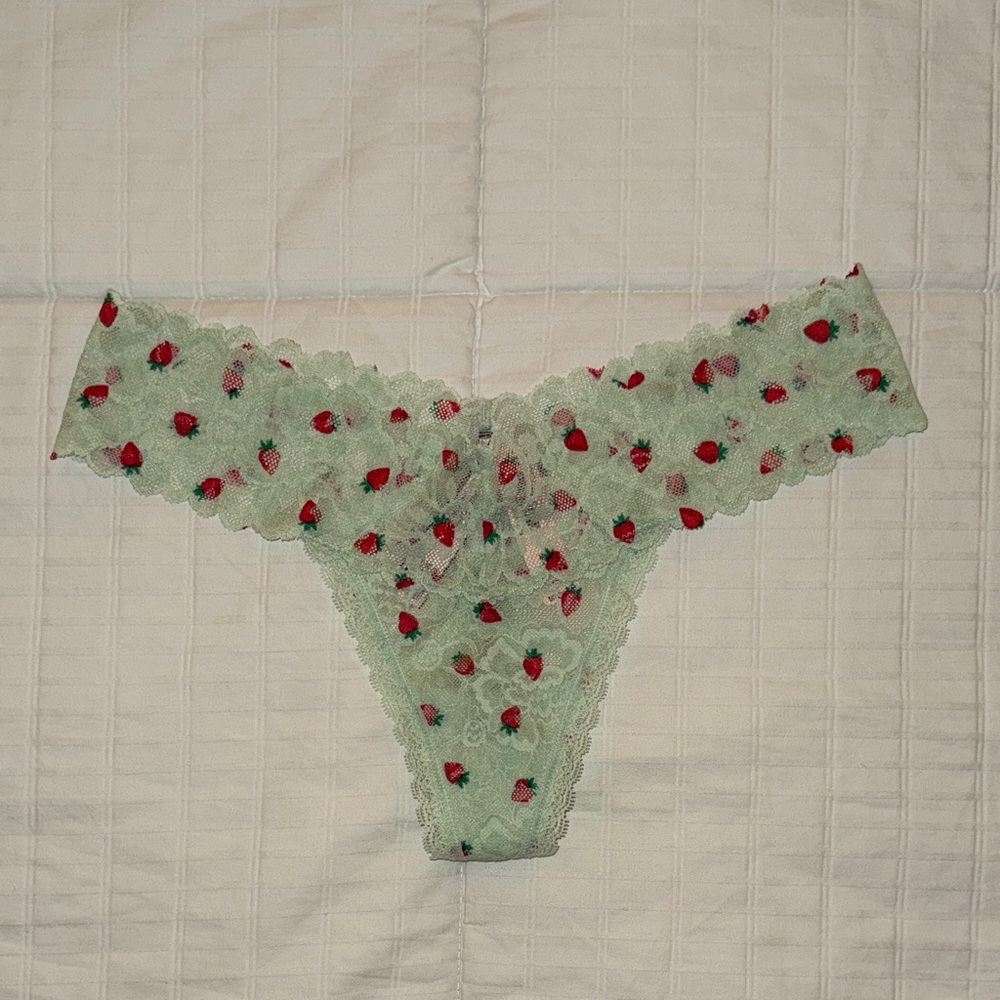 NWT Victoria’s Secret Green Lace Thong with Strawberries size M